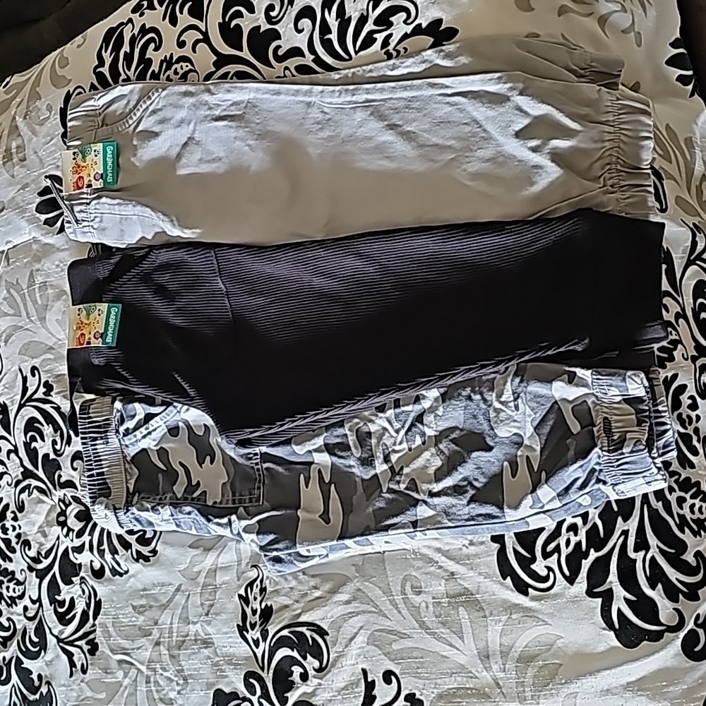 Lot of 3 pants for boys